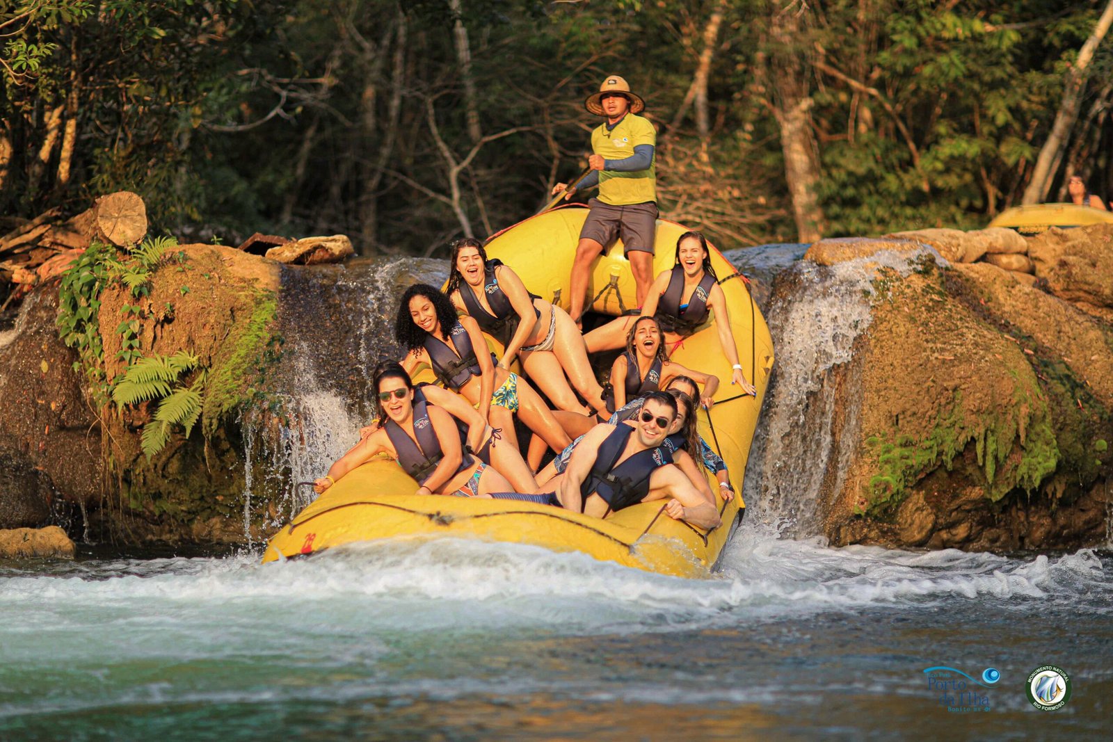 Passeio de bote no Rio Formoso em Bonito MS