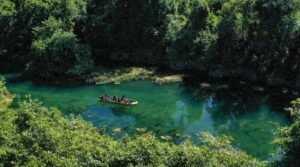 passeio-de-barco-fervedourio-rio-azul-bodoquena-ms