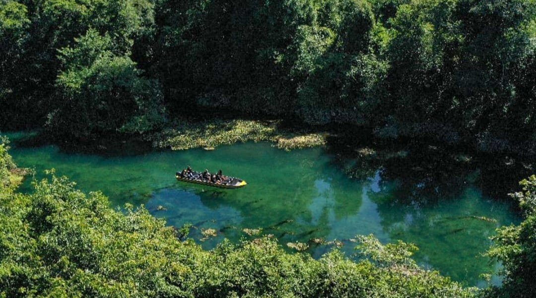 passeio-de-barco-fervedourio-rio-azul-bodoquena-ms