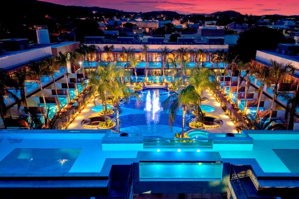 Vista aérea da piscina
