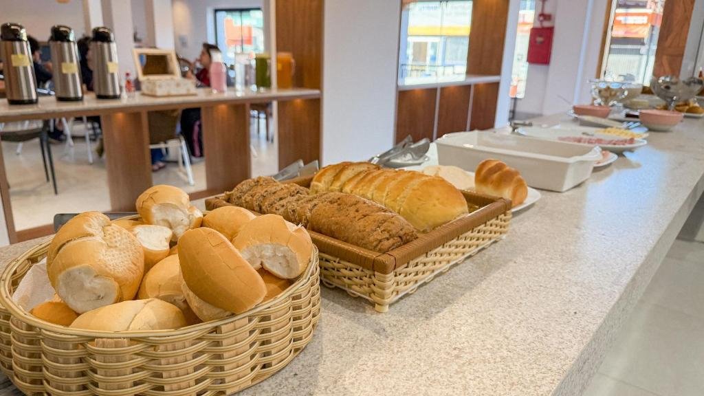 Opções servidas no café da manhã do Blie Hotéis