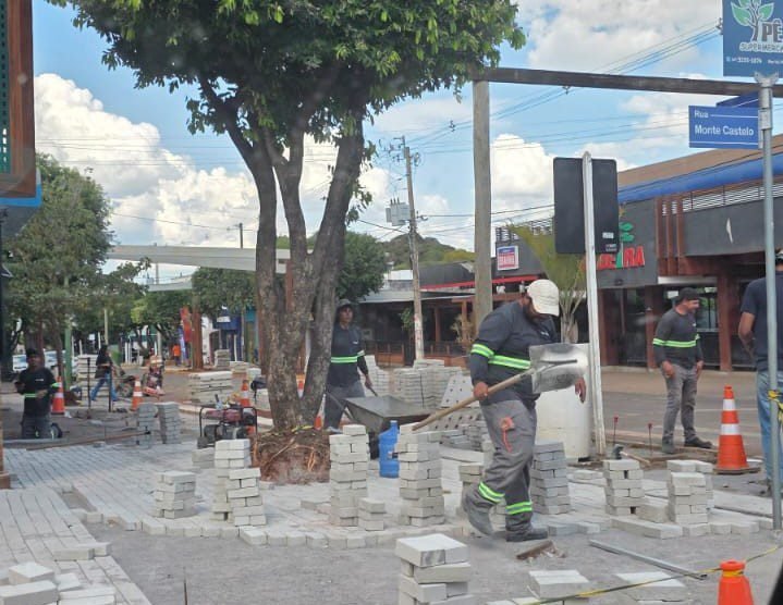 Obras em andamento na Rua Coronel Pilad Rebuá em Bonito MS no dia 29 de julho de 2026