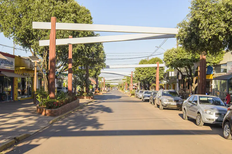 Rua Coronel Pilad Rebuá no centro turístico de Bonito MS