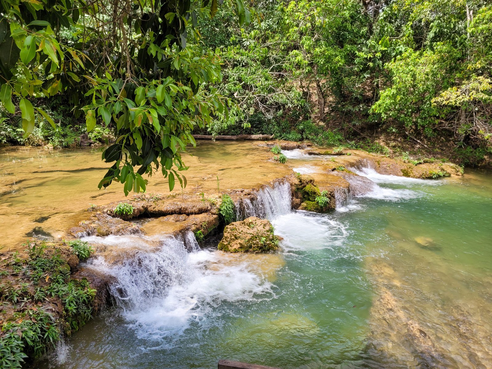 Balneário Parque das Cachoeiras às margens do Rio Mimoso em Bonito MS