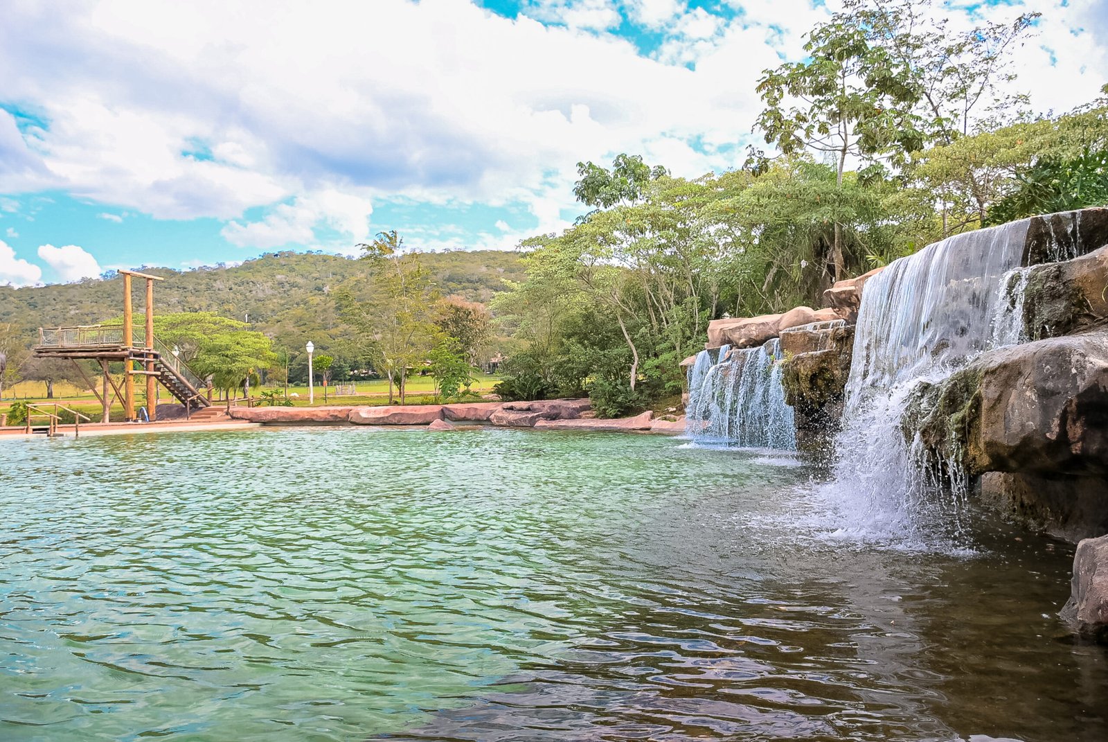 Cachoeira e área de Day Use do Morro Alto Farm Club em Bonito MS