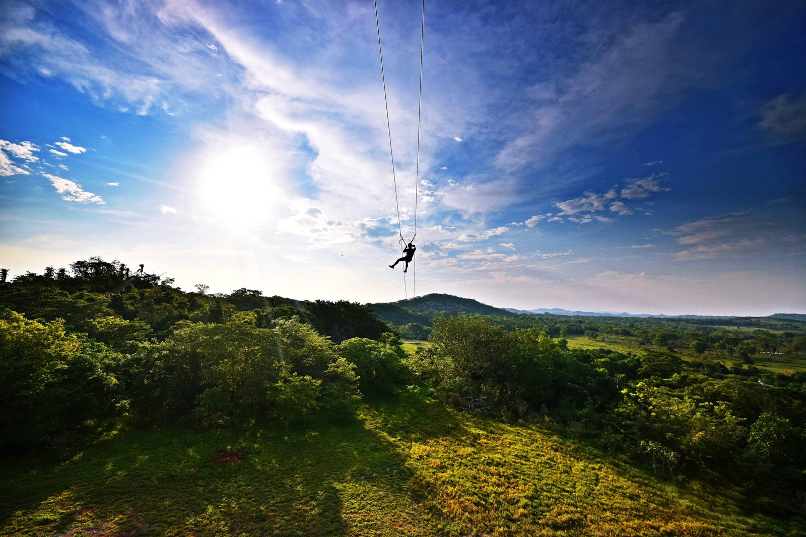 Tirolesa Adventure da Nascente Azul em Bonito MS