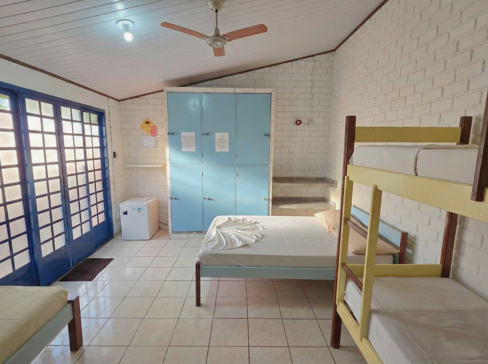 Suíte Standard Super para família no Bonito Hi Hostel e Pousada