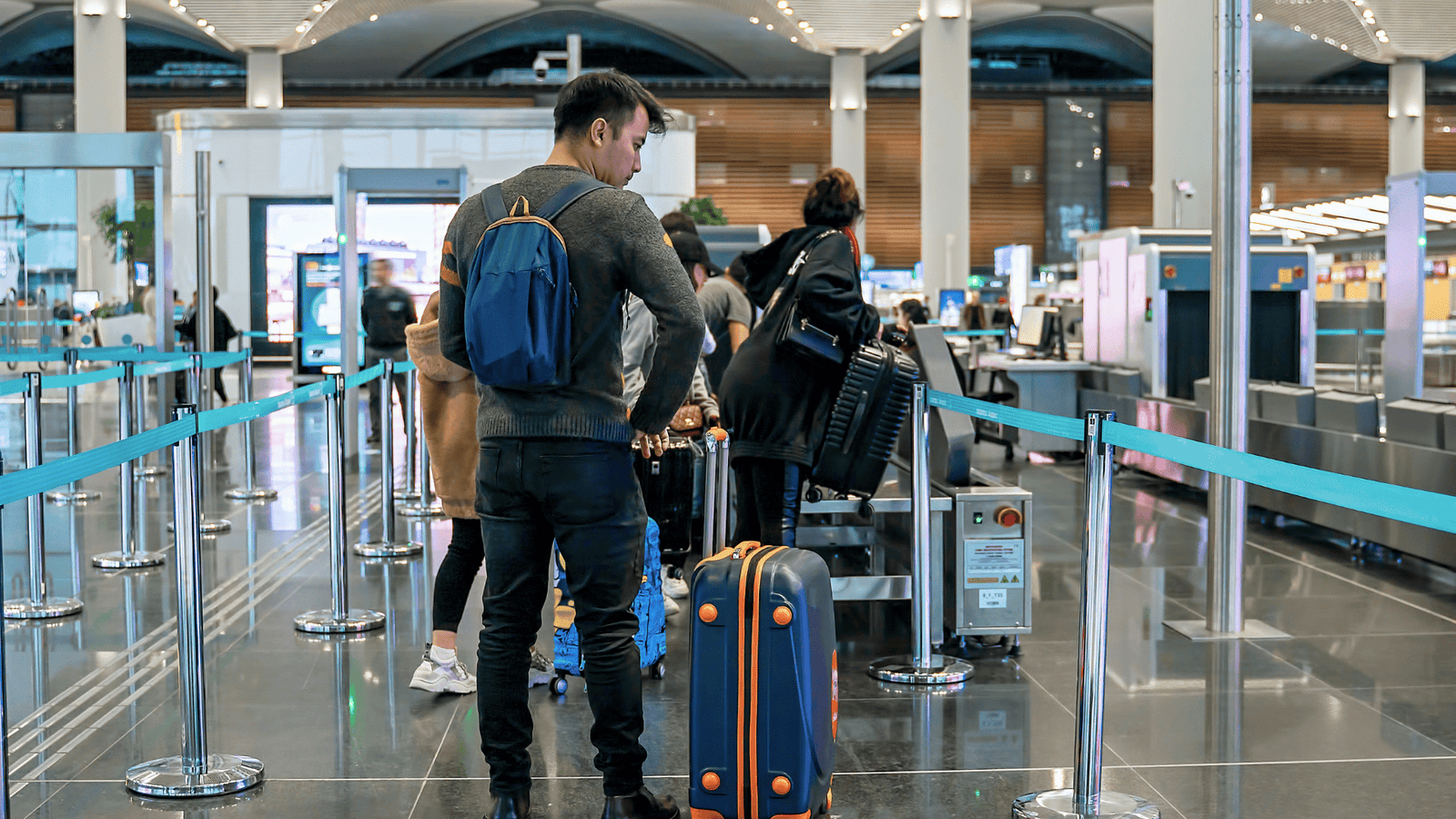 Passageiros poderão embarcar usando o próprio rosto com reconhecimento facial nos aeroportos brasileiros