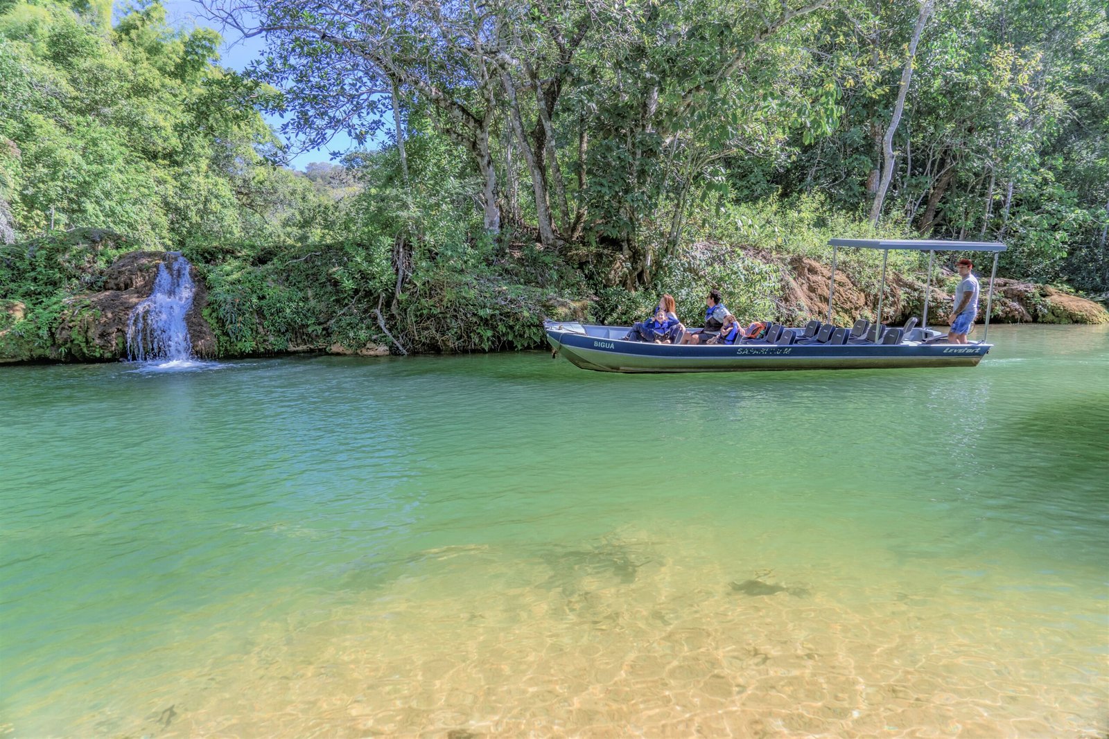 Passeio de barco pelo Rio Mimoso na Estância Mimosa